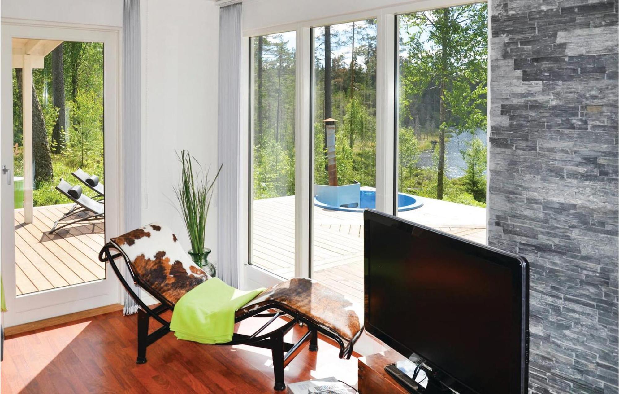 Nice Home In Sunne With Jacuzzi Alvsatern Exteriör bild